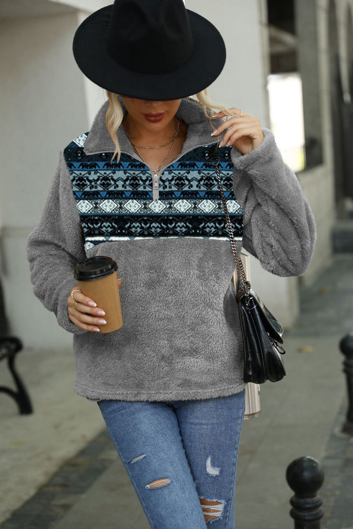 Fleece sweater for women with decorative zipper and modern pattern Lune London