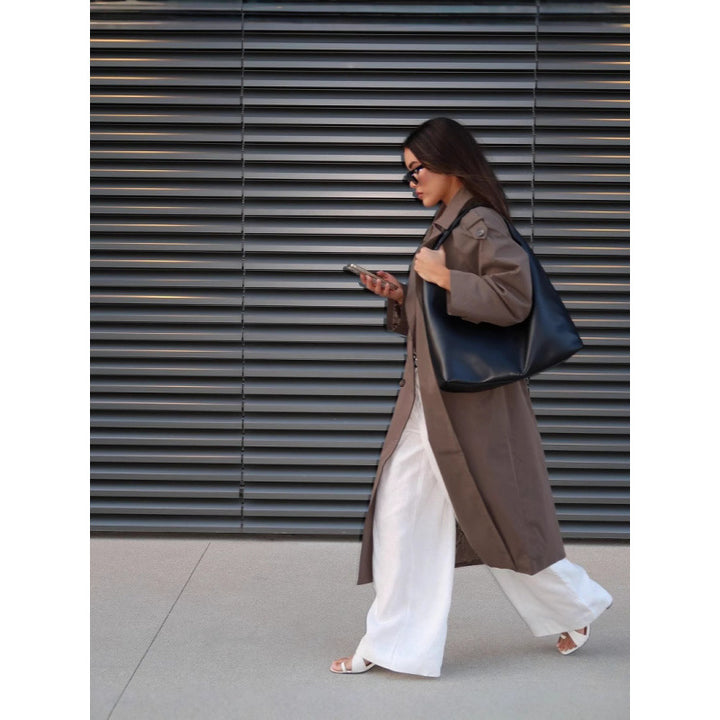 Elegant trench coat for women with modern details and a slim silhouette Lune London