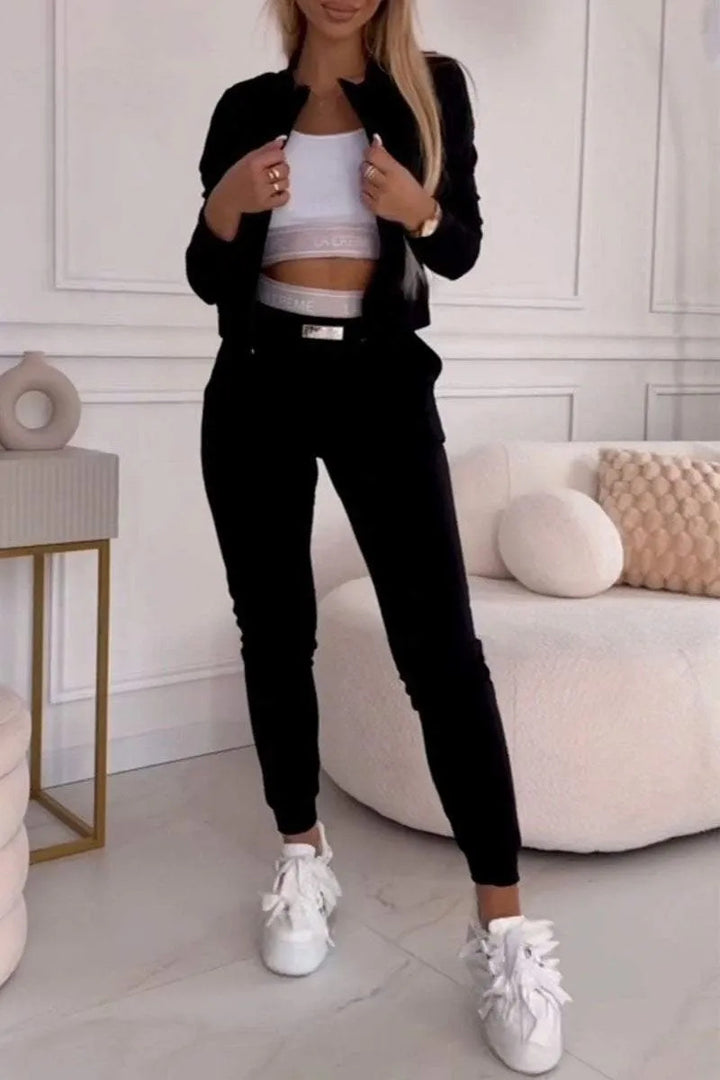 Two-piece women's sports set with zipper and elastic waistband Lune London