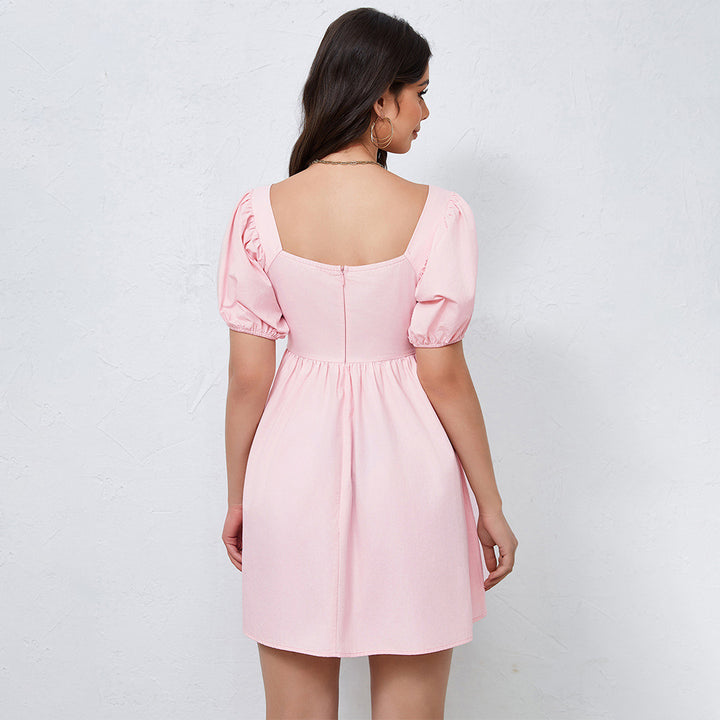 Robe décontractée pour femmes avec des manches bouffantes et un élégant drapé Chic & Stil