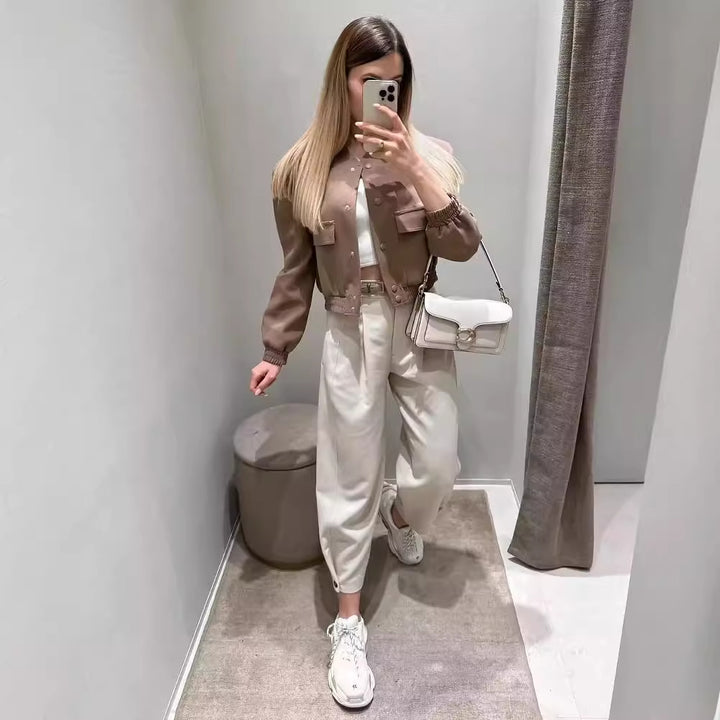 Casual cropped jacket for women with practical pockets and elastic hem Lune London