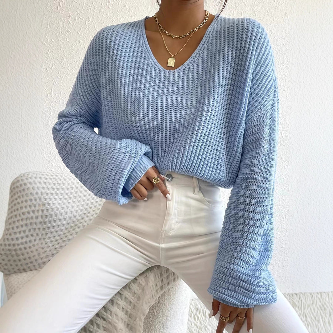 V-neck sweater with a scoop neckline for ladies in fine knit Lune London