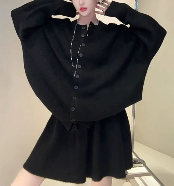 Ensemble tricoté pour femme avec design sans col et détail de bouton asymétrique Chic & Stil