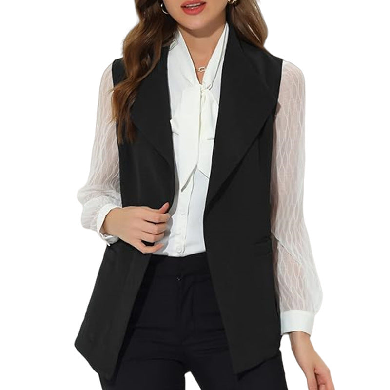 Trendy fitted blazer jacket for women with large pockets and belt Lune London