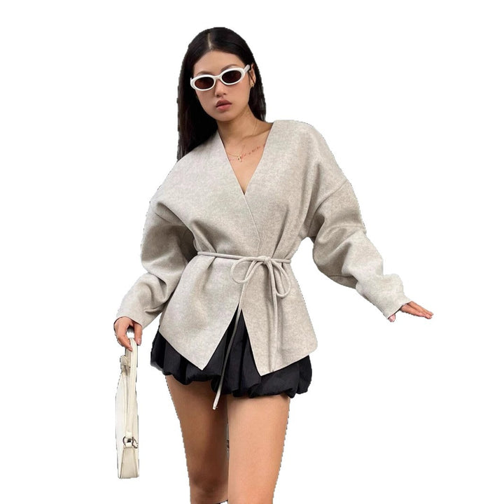 Elegant wrap coat for women with a fitted cut and trendy details Lune London