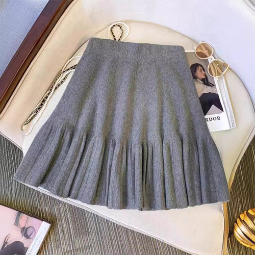 Pleated skirt for women with an elegant bell shape Amarae