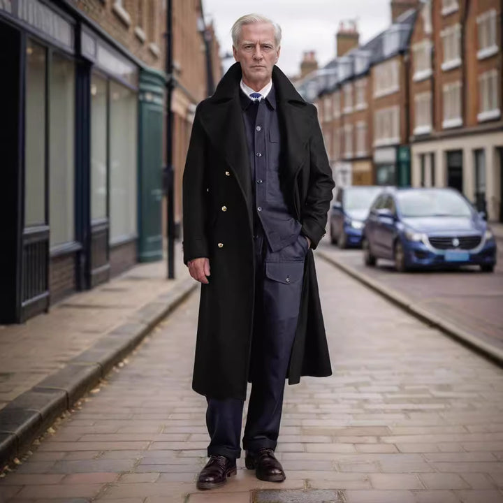 Elegant long coat for men with double-breasted closure and large lapels Lune London