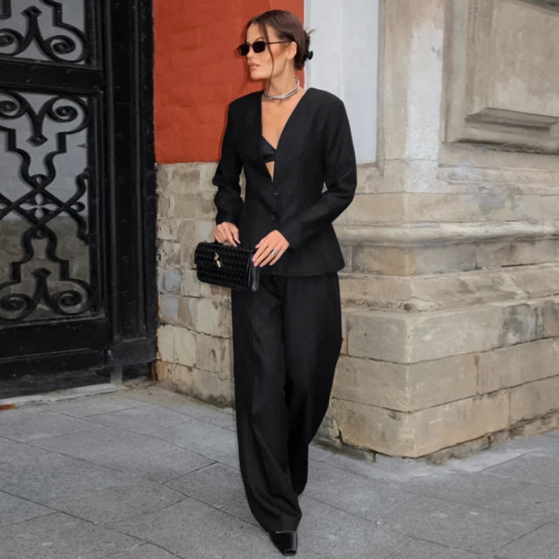 Elegant blazer-pants set for women with a slim silhouette and high-quality fabric Lune London