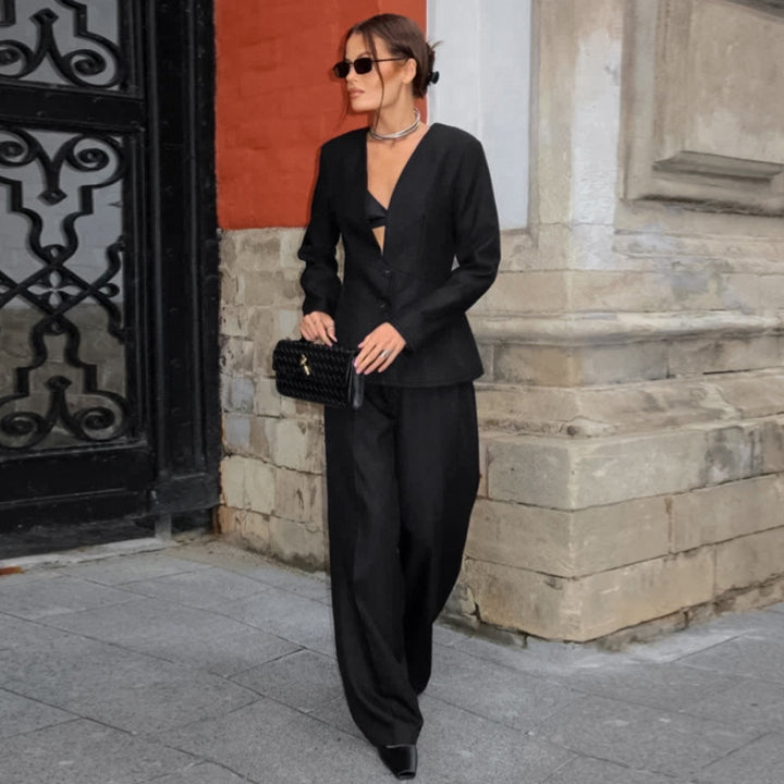 Elegant blazer-pants set for women with a slim silhouette and high-quality fabric Lune London
