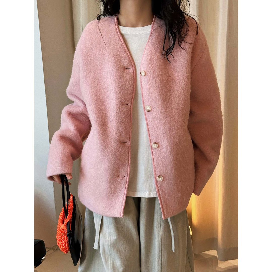 Women’s short jacket made of fluffy wool blend with boxy silhouette and button closure Amarae