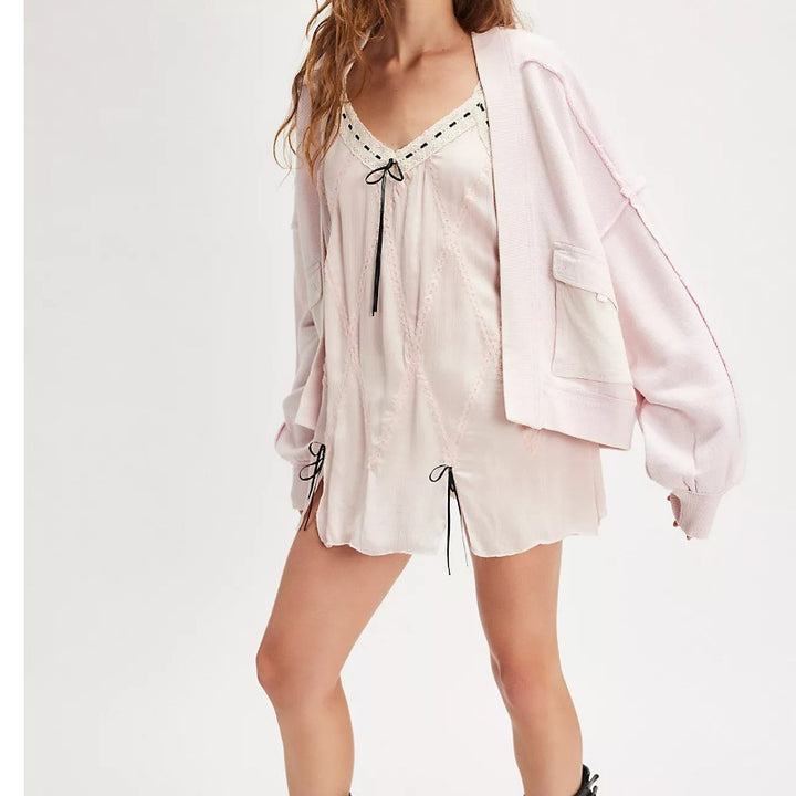 Casual lounge set for women with lace accents and large collar Lune London