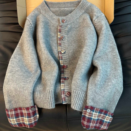 Cardigan pour femmes avec un design de boutons créatif et un doublure contrastante Chic & Stil