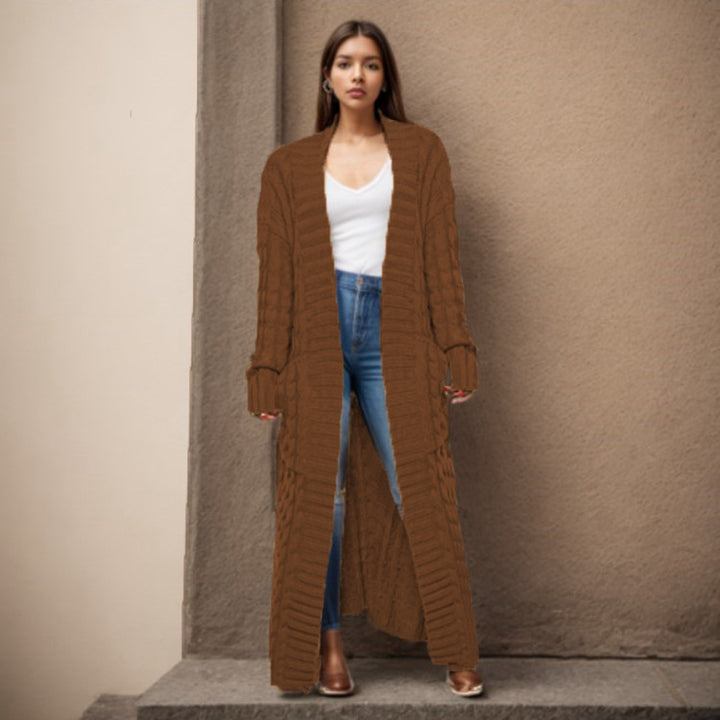 Cardigan long en tricot pour femmes avec un motif en câble de haute qualité Chic & Stil