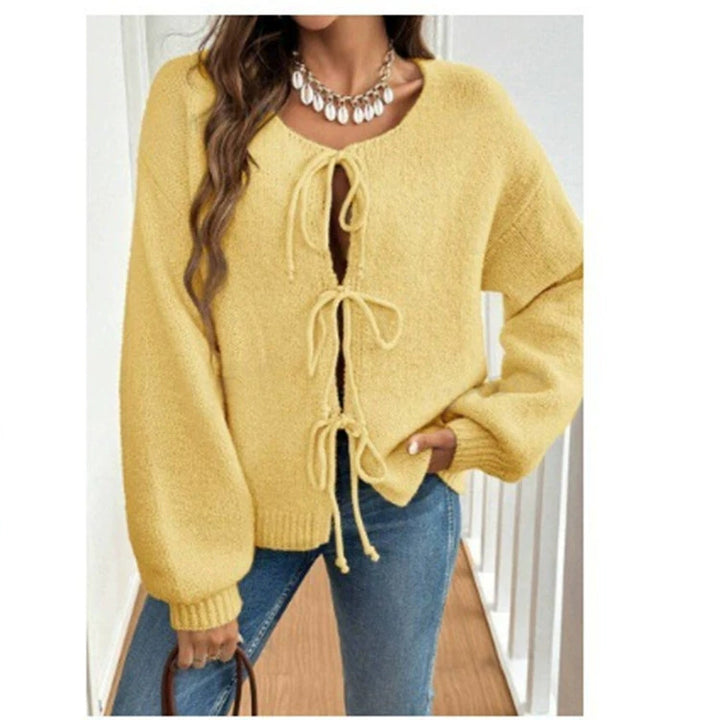 Pull en maille pour femme avec des détails de nœud élaborés Chic & Stil