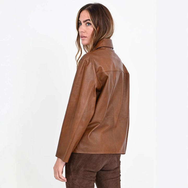 Veste en cuir synthétique pour femmes avec boutons contrastés et poche poitrine Chic & Stil