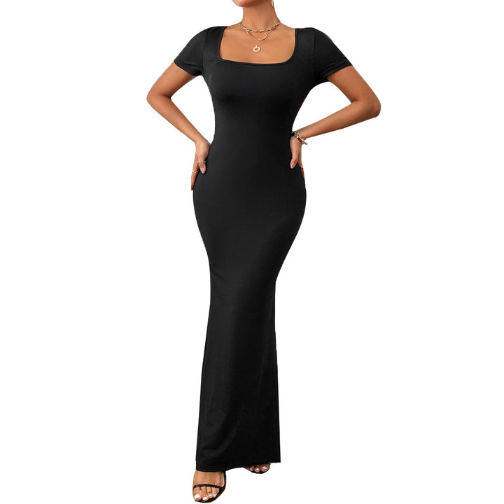 Robe maxi élégante pour femmes avec décolleté en U profond et coupe ajustée Chic & Stil