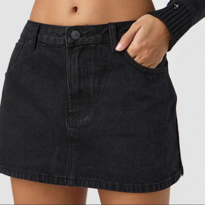 Ladies denim mini skirt with fashionable pockets and classic cut Lune London