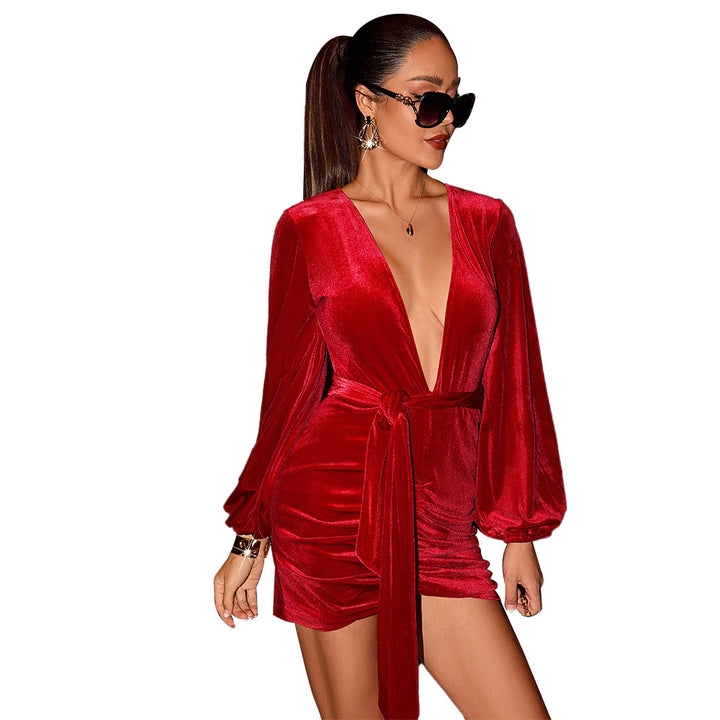 Robe enroulée glamour pour femmes avec décolleté en V profond et drapé sophistiqué Chic & Stil