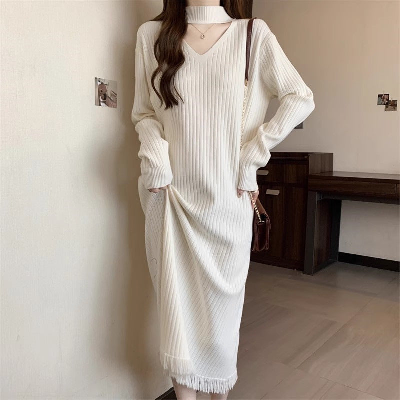 Robe tricotée pour femmes avec décolleté en V et franges Chic & Stil