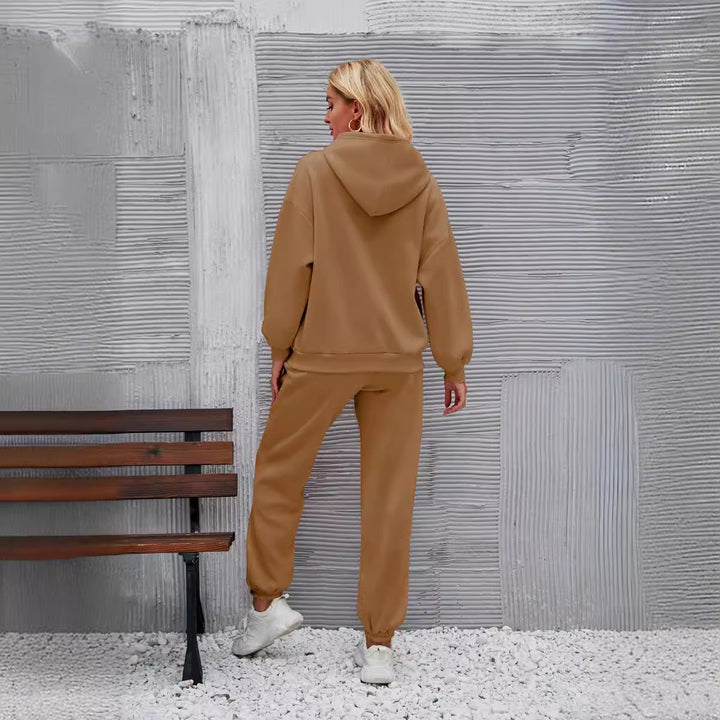 Women's casual hoodie suit with a comfortable fit and side pockets Chic & Stil