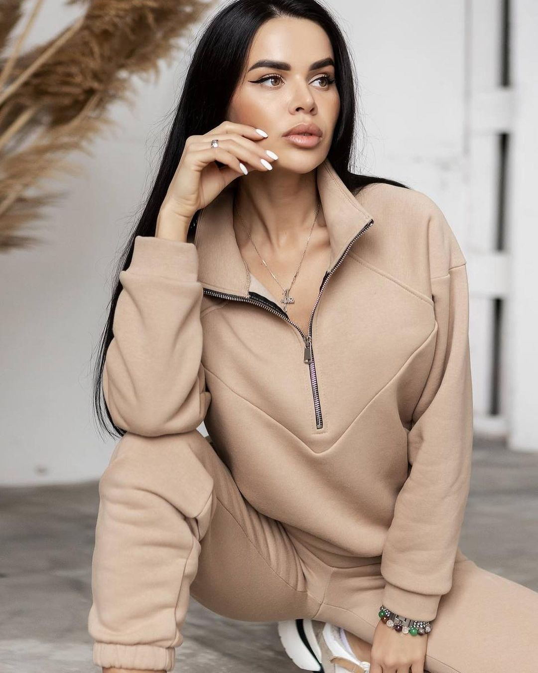 Women's sports training jacket with high collar and practical pockets Lune London