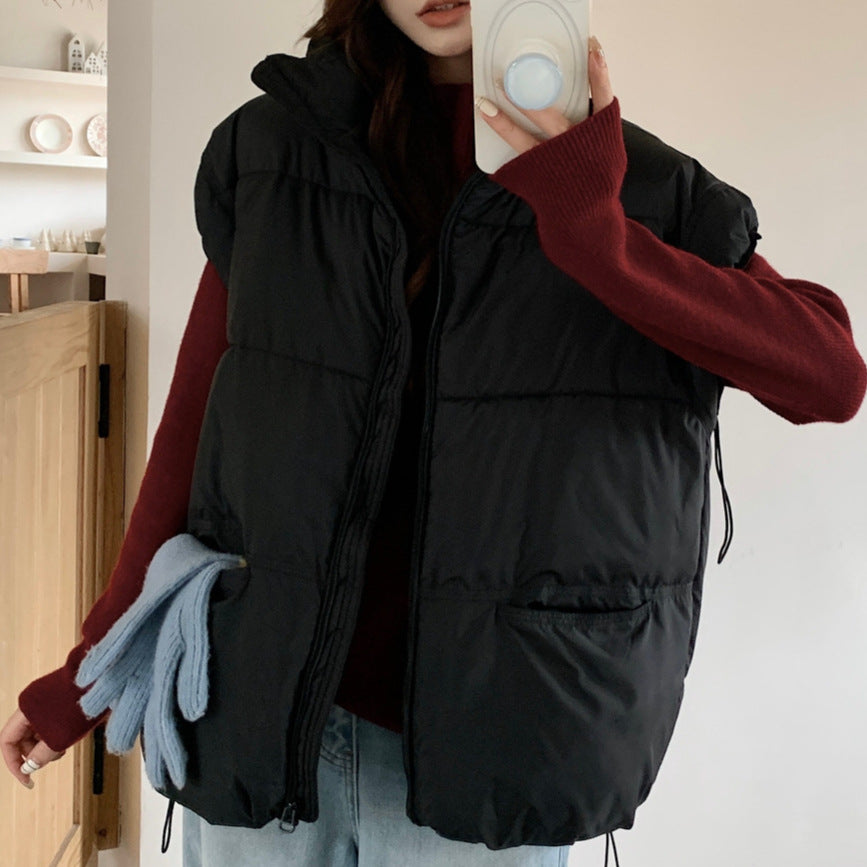 Quilted leisure jacket for women with a high collar and practical pockets.