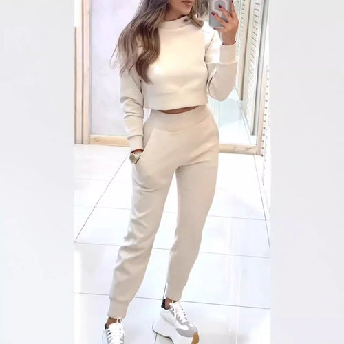 Amarae women's sporty leisure suit with short top and elastic pants