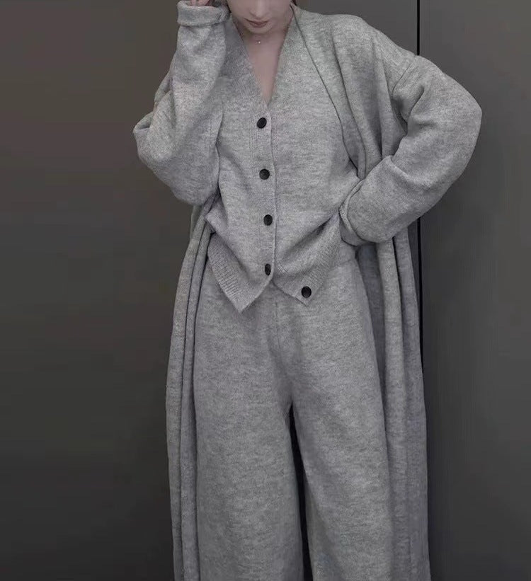 Ensemble en tricot pour femmes avec cardigan réchauffant et pantalons confortables Chic & Stil