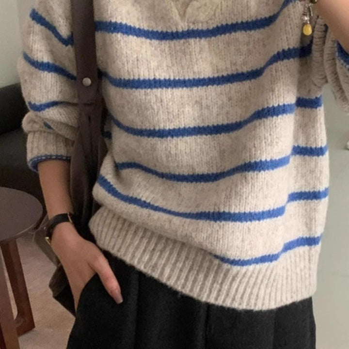 Pull en tricot pour femmes avec col en V et rayures Chic & Stil