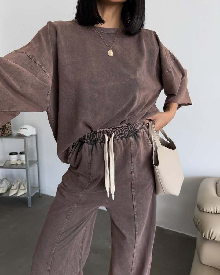 Casual cotton set for women with a loose fit and elastic waistband Lune London