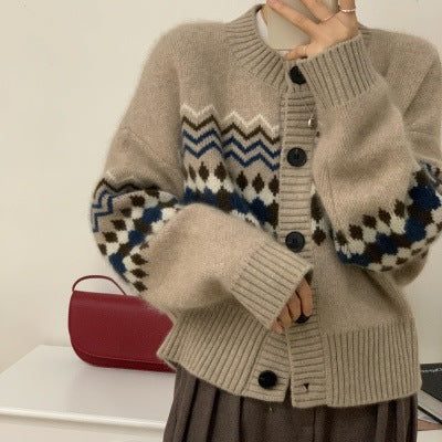 Cardigan en tricot confortable pour femmes avec des motifs ornementaux Chic & Stil