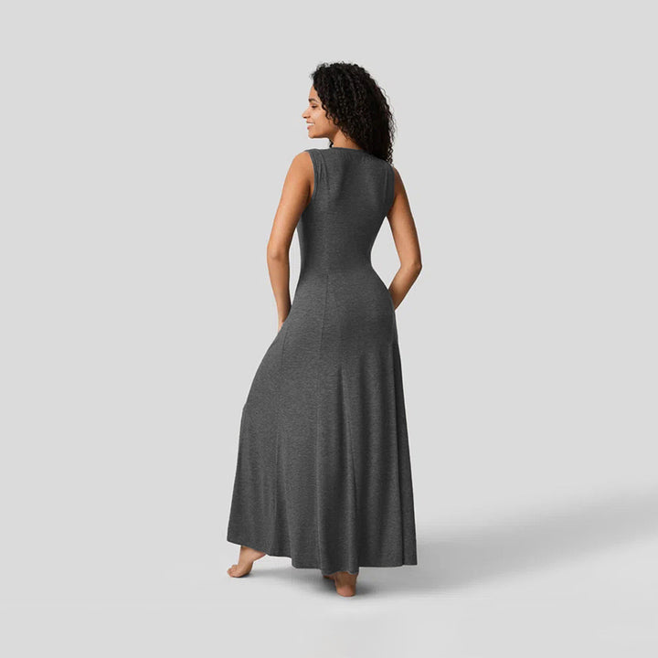 Robe maxi femme avec patte de boutonnage et coupe flatteuse pour la silhouette Chic & Stil