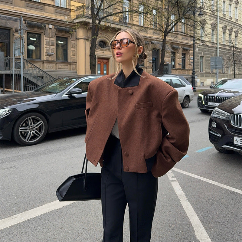 Fashionable short women's jacket with structured cut and high collar Lune London