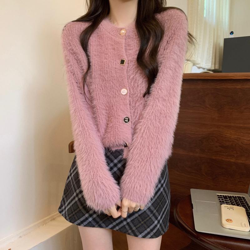 Cardigan féminin confortable avec un design boutonnière et une allure élégante Chic & Stil
