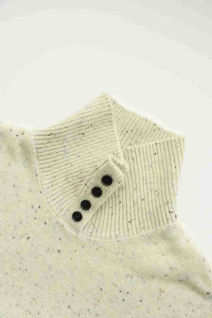 Pull à col roulé à la mode pour femmes avec détails de boutons Chic & Stil