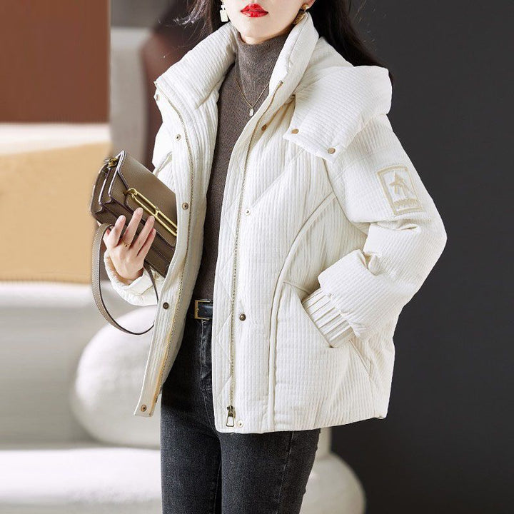 Veste matelassée surdimensionnée pour femmes avec un design pratique à capuche Chic & Stil