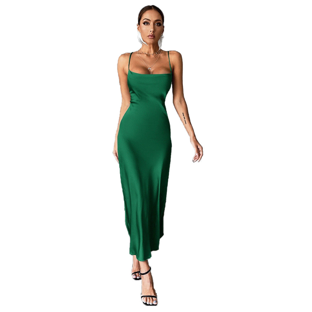 Robe maxi en satin élégante pour femmes avec des bretelles spaghetti et une coupe fluide Chic & Stil