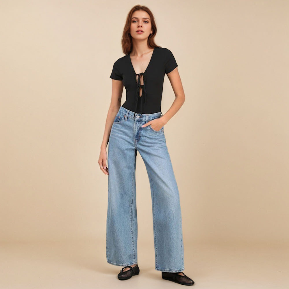 Body pour femmes avec un col en V à la mode et détail à nouer Chic & Stil