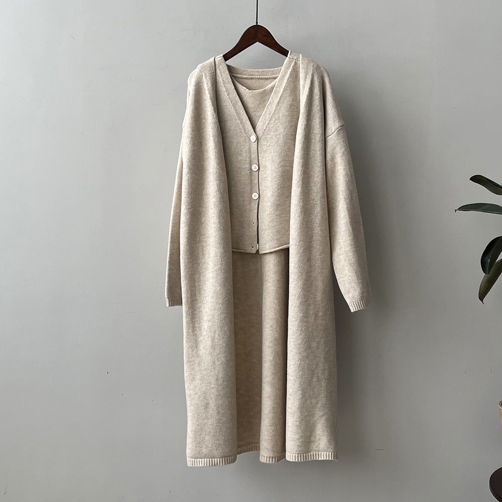 Ensemble tricot pour femmes avec décolleté en V et détail de boutons Chic & Stil