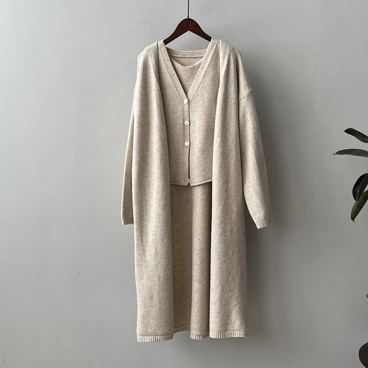 Ensemble tricot pour femmes avec décolleté en V et détail de boutons Chic & Stil