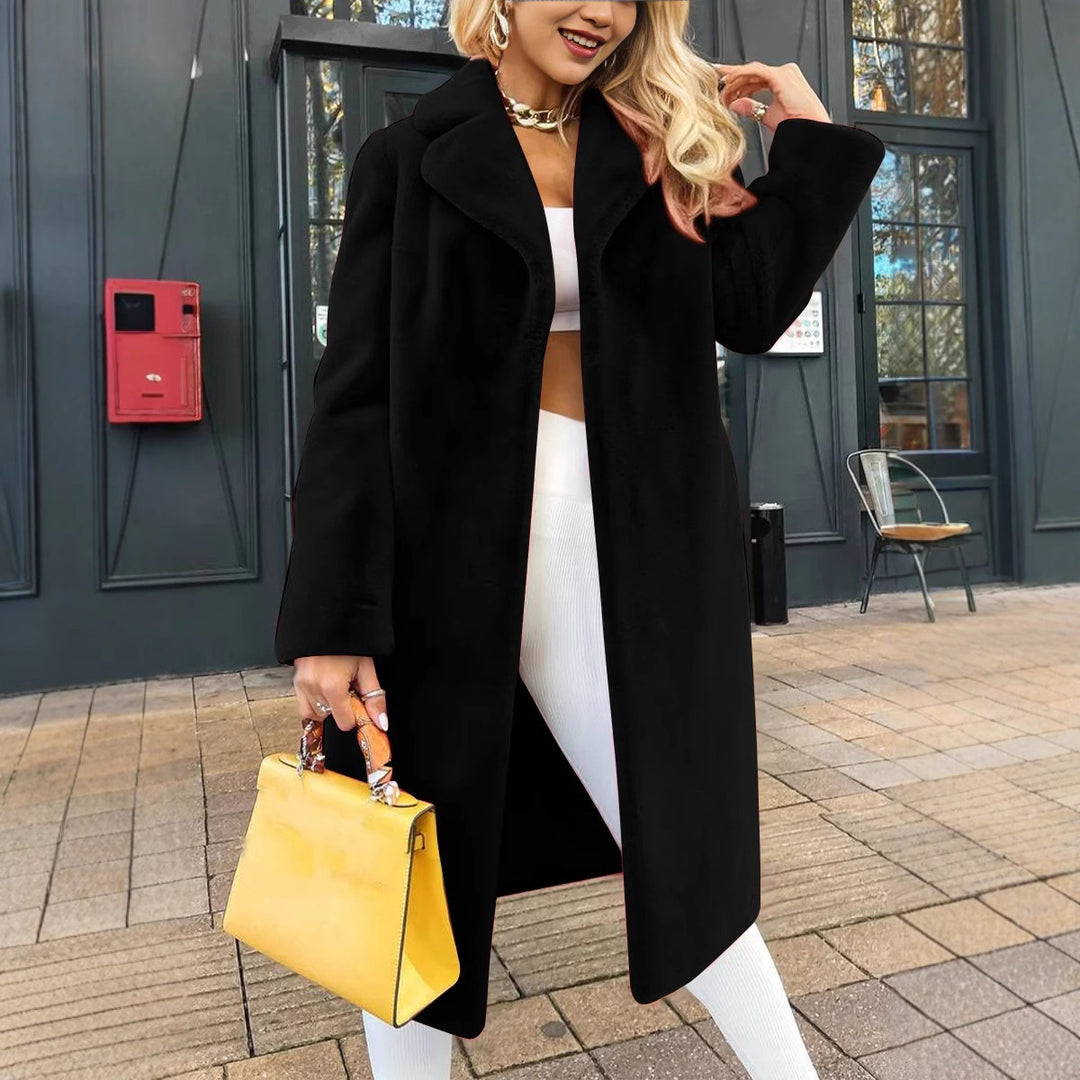 Women Elegant long coat in soft fleece with lapels and side pockets Lune London