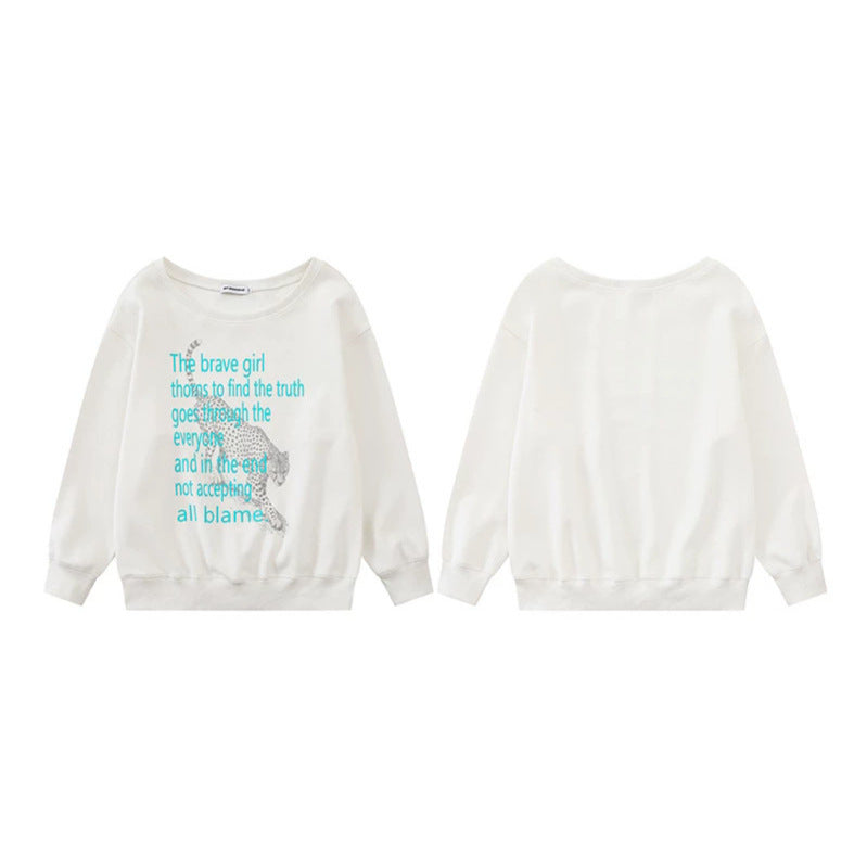 Women's oversized sweatshirt with round neck, typographic statement, and leopard illustration Amarae