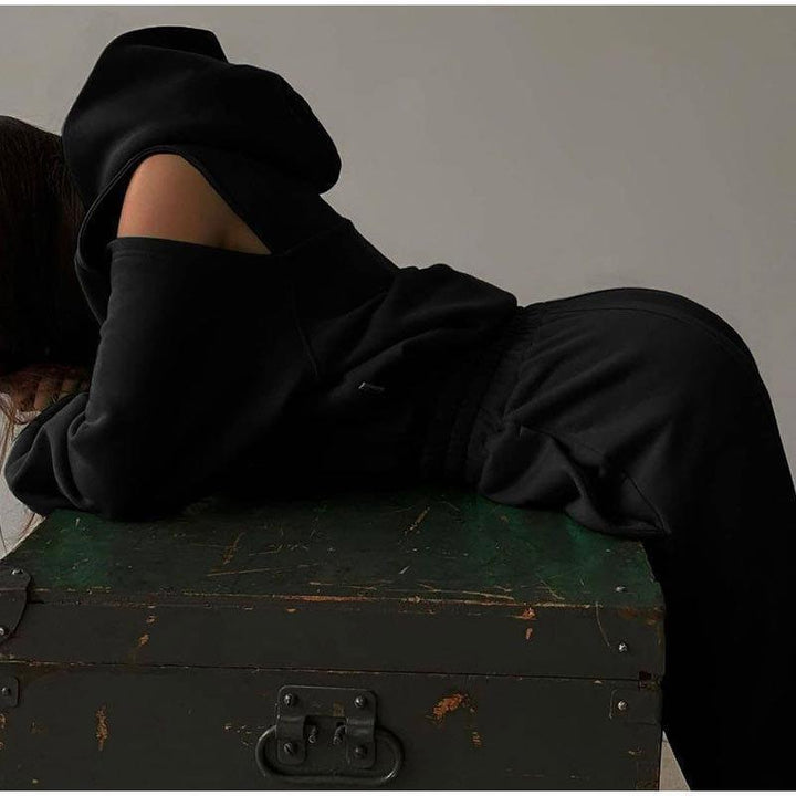 Haut de sweat à capuche stylé pour femmes avec épaules dénudées et coupe loose Chic & Stil
