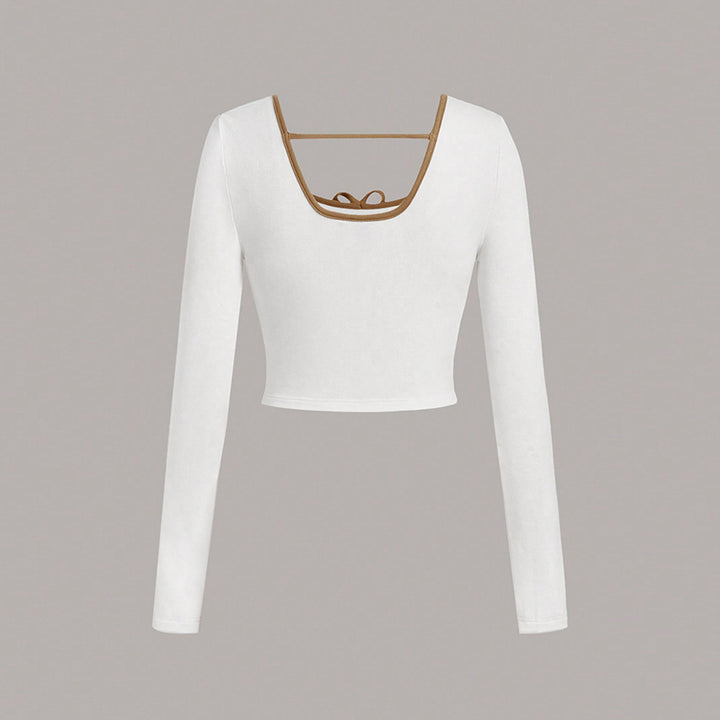 Chemisier court à manches longues pour femmes avec un joli décolleté carré et des détails de nœud sophistiqués Chic & Stil