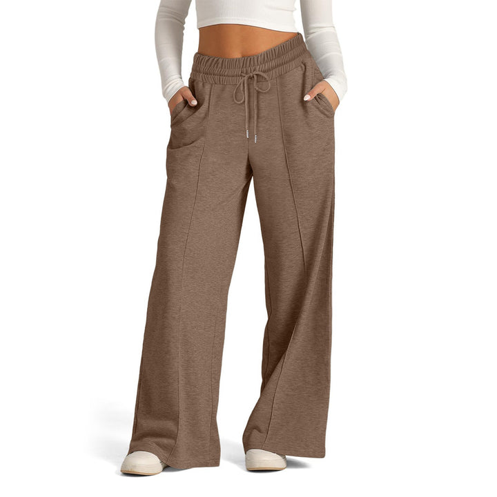 Leisure pants for women in a loose fit with an elastic waistband and practical entry pockets Lune London
