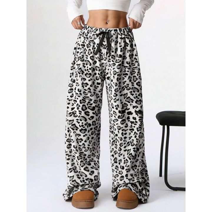 Comfortable women's pants with leopard print Lune London