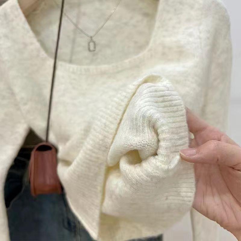 Pull court élégant pour femmes avec encolure carrée et texture à maille fine Chic & Stil