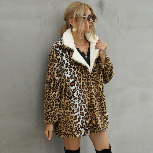 Faux fur jacket for women with a trendy leopard pattern and a soft inner lining Amarae