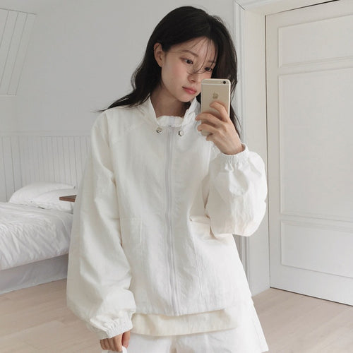Women's sporty transitional jacket with high collar and practical pockets Chic & Stil