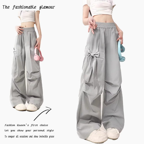Women's cargo pants with a wide cut and practical side pockets